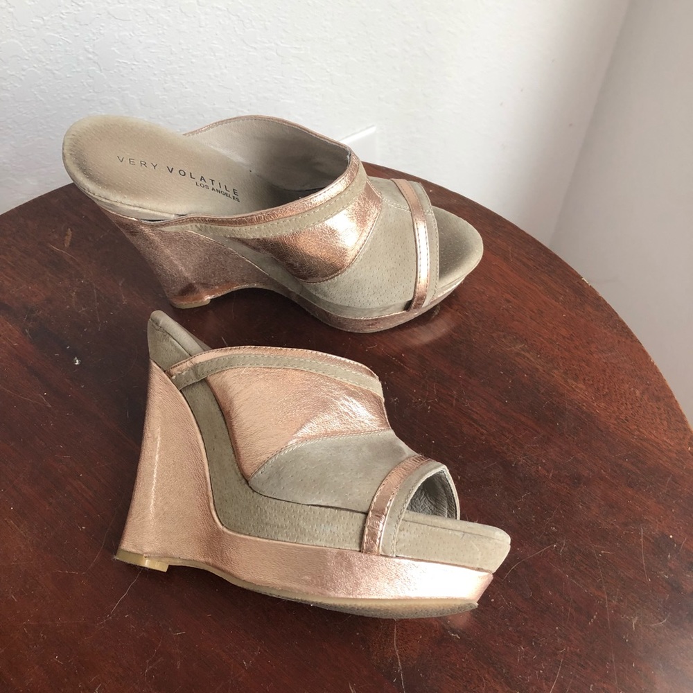 Gold cream Wedges